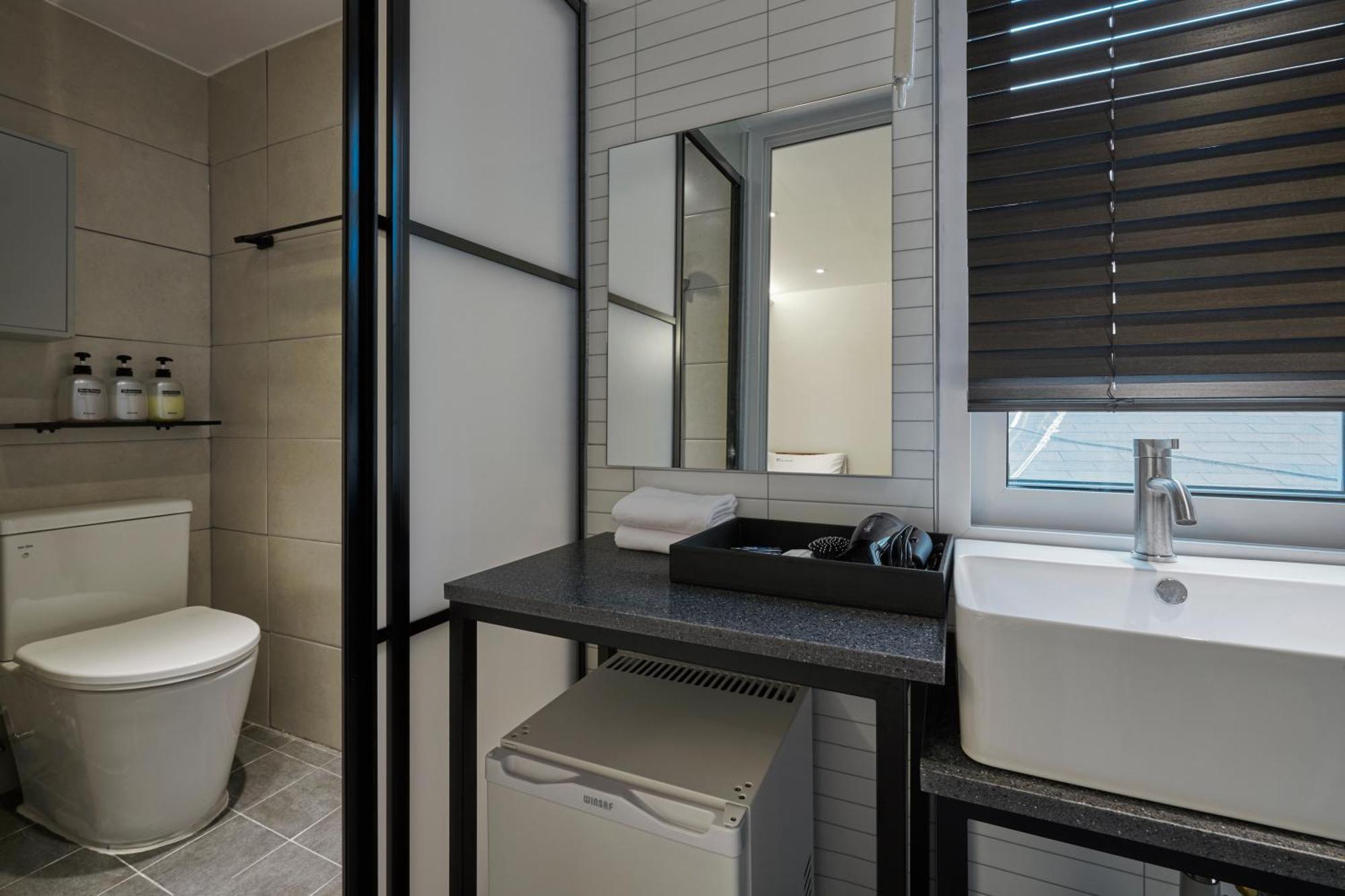 Eight Rest Hostel Myeongdong Seoul Exterior photo